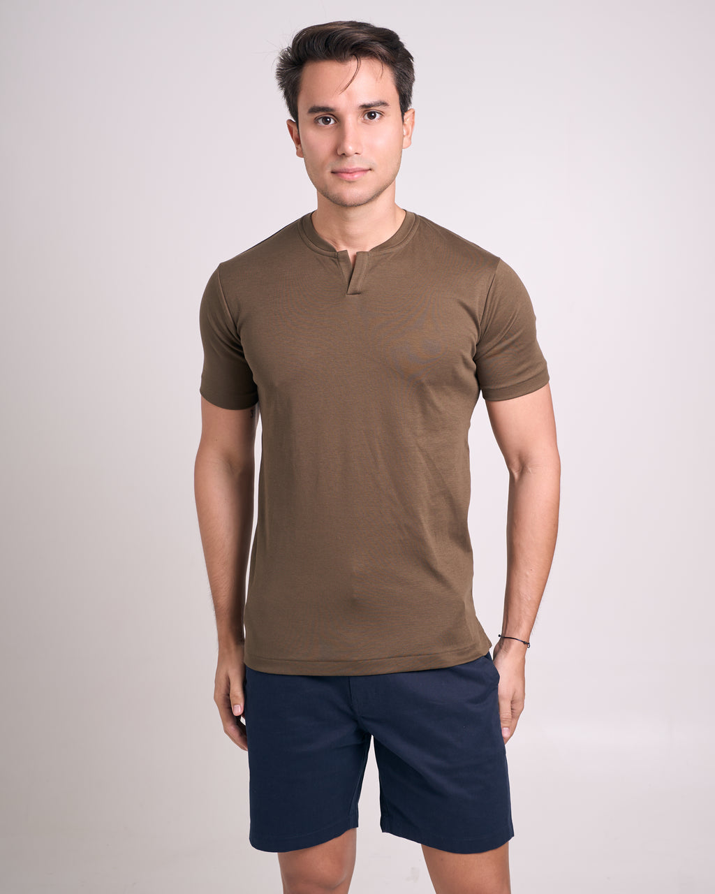 Camiseta Pima - Gola V - Verde Oliva