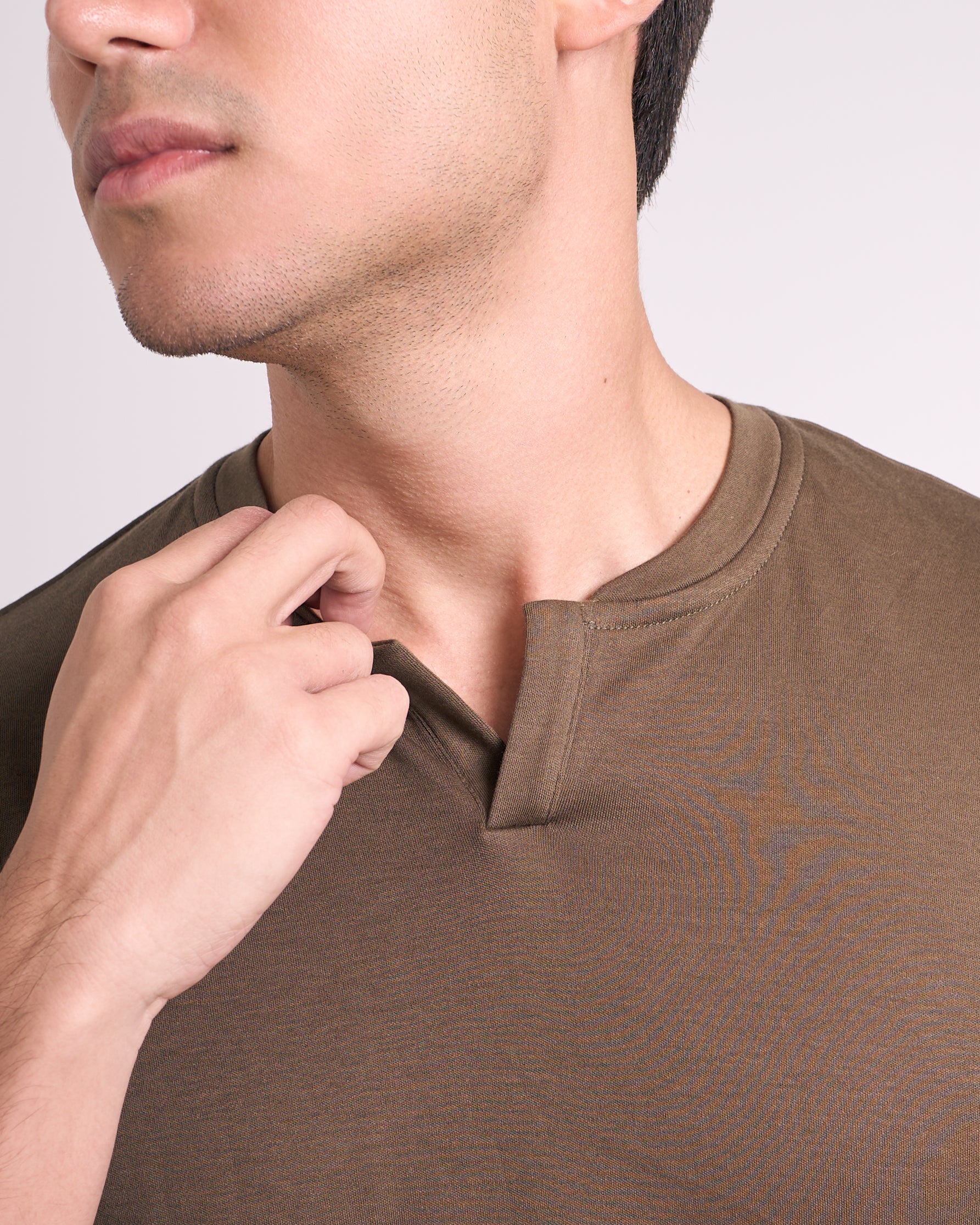 Camiseta Pima - Gola V - Verde Oliva