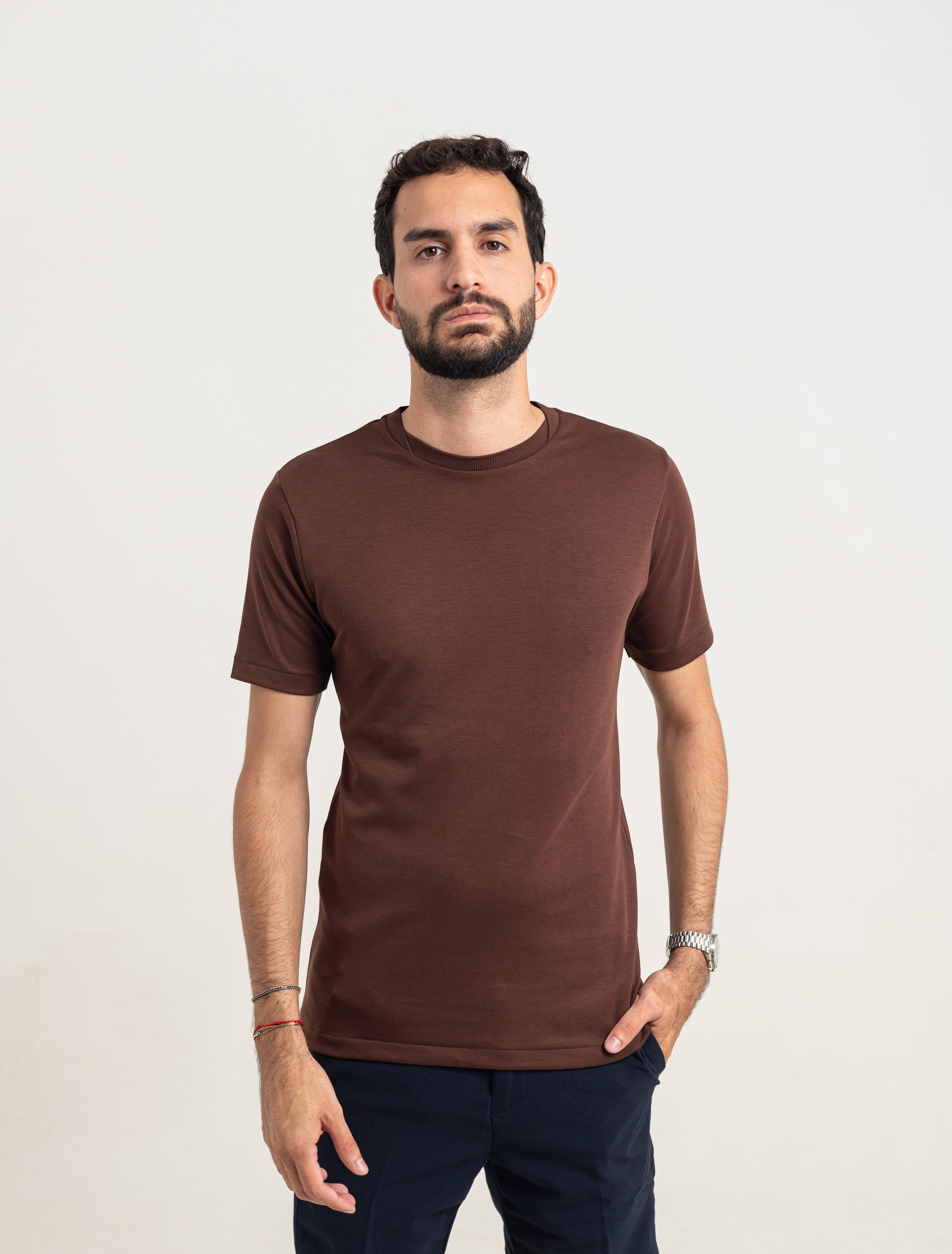 Camiseta Pima - Gola Cruzada Dupla - Marrom