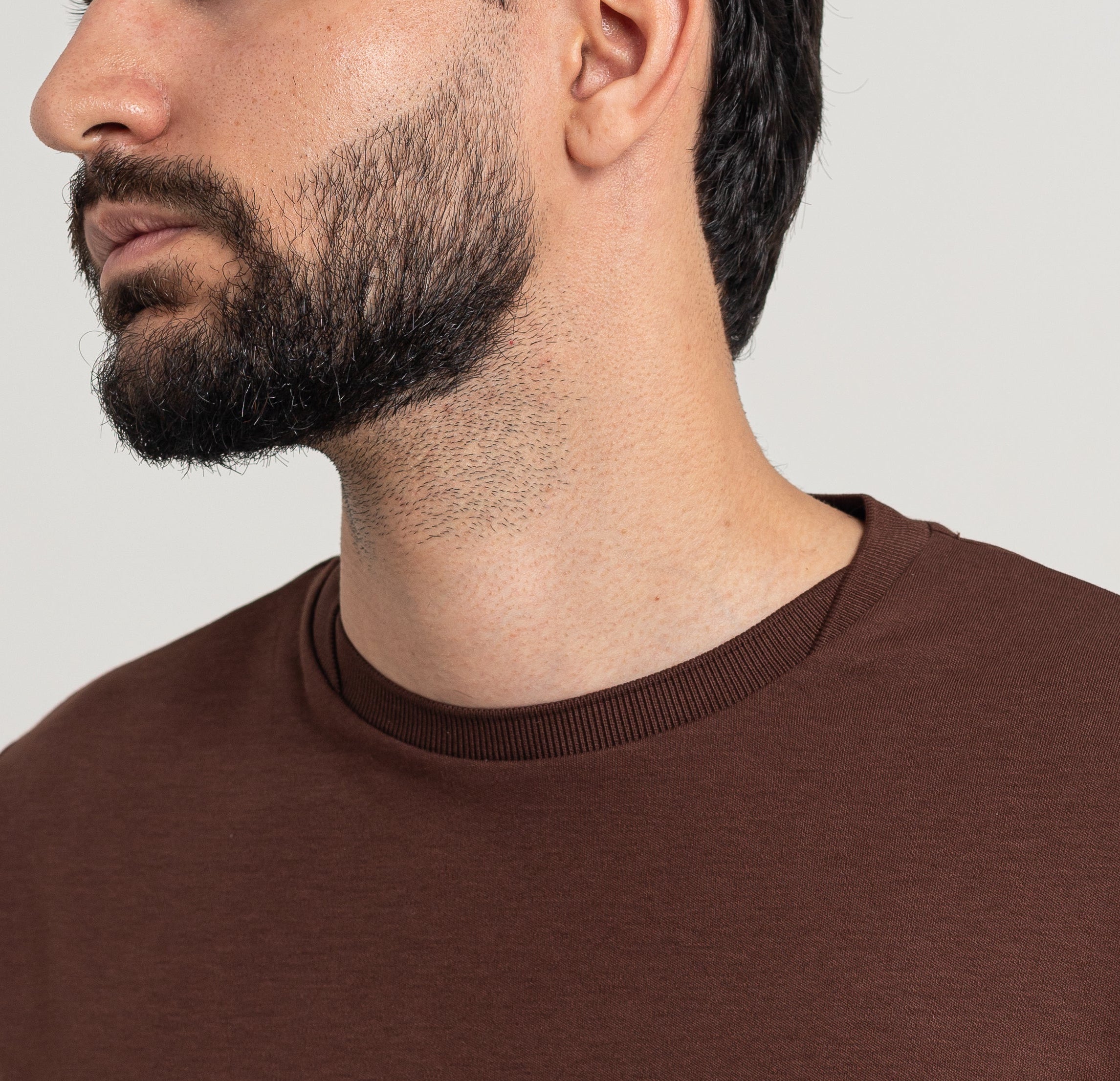 Camiseta Pima - Gola Cruzada Dupla - Marrom