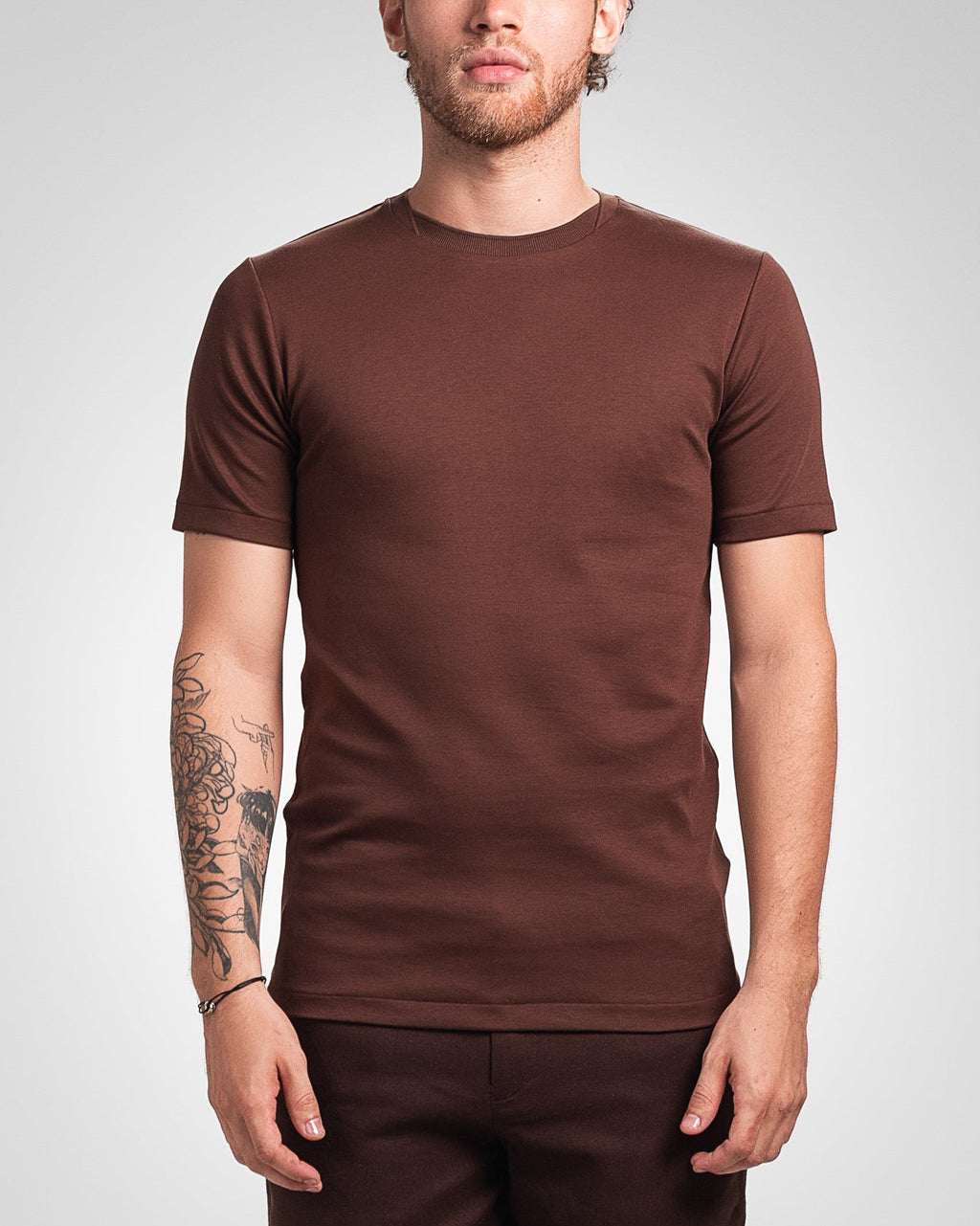 Camiseta Pima - Gola Cruzada Dupla - Marrom