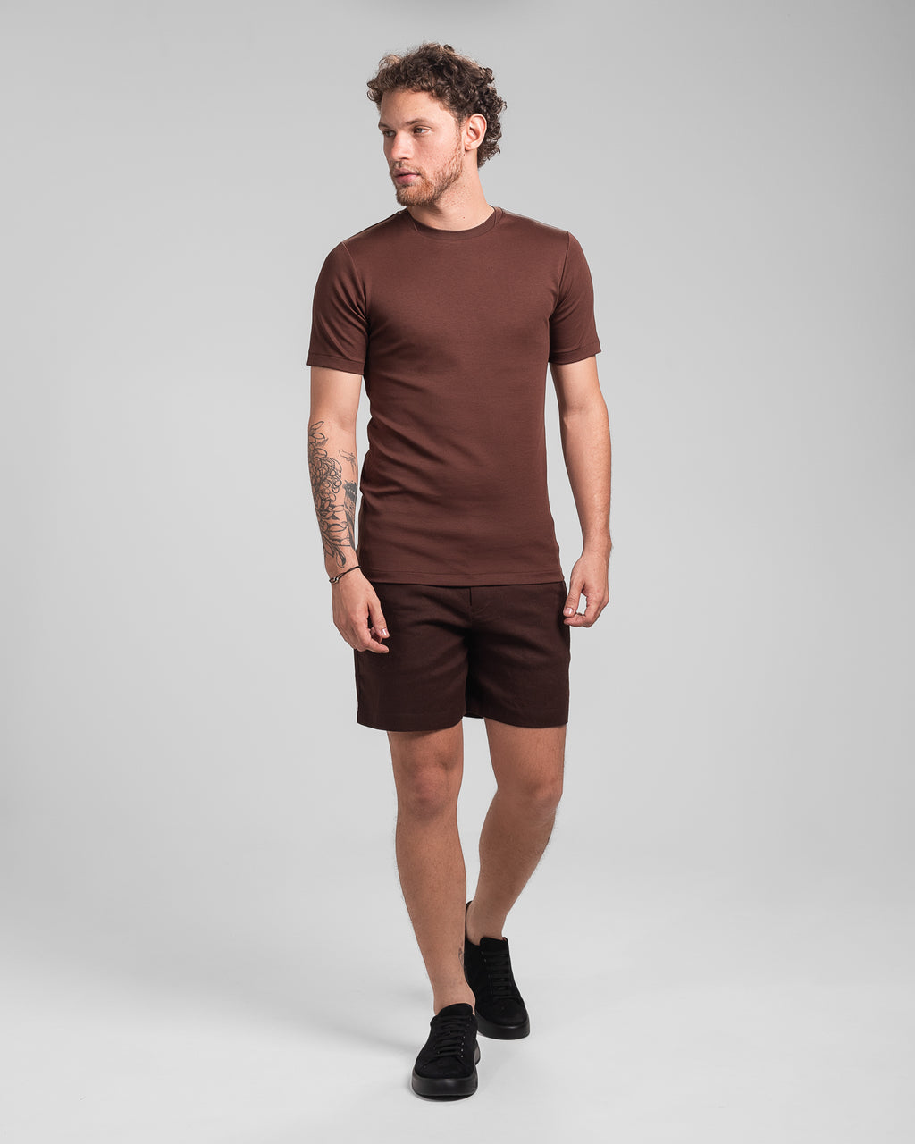 Camiseta Pima - Gola Cruzada Dupla - Marrom